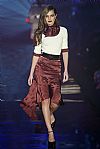 2004  Fall Winter', 'Julien Macdonald', 'Full Length', 'L-MACDONALD 17.jpg